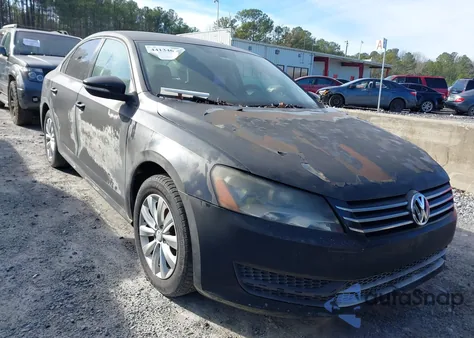 2012 Volkswagen Passat 2.5L S из США, поврежденный, VIN 1VWAH7A30CC080995